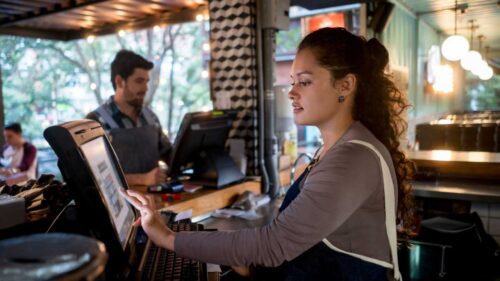 Cara Memilih Aplikasi Kasir Restoran dan POS yang Tepat